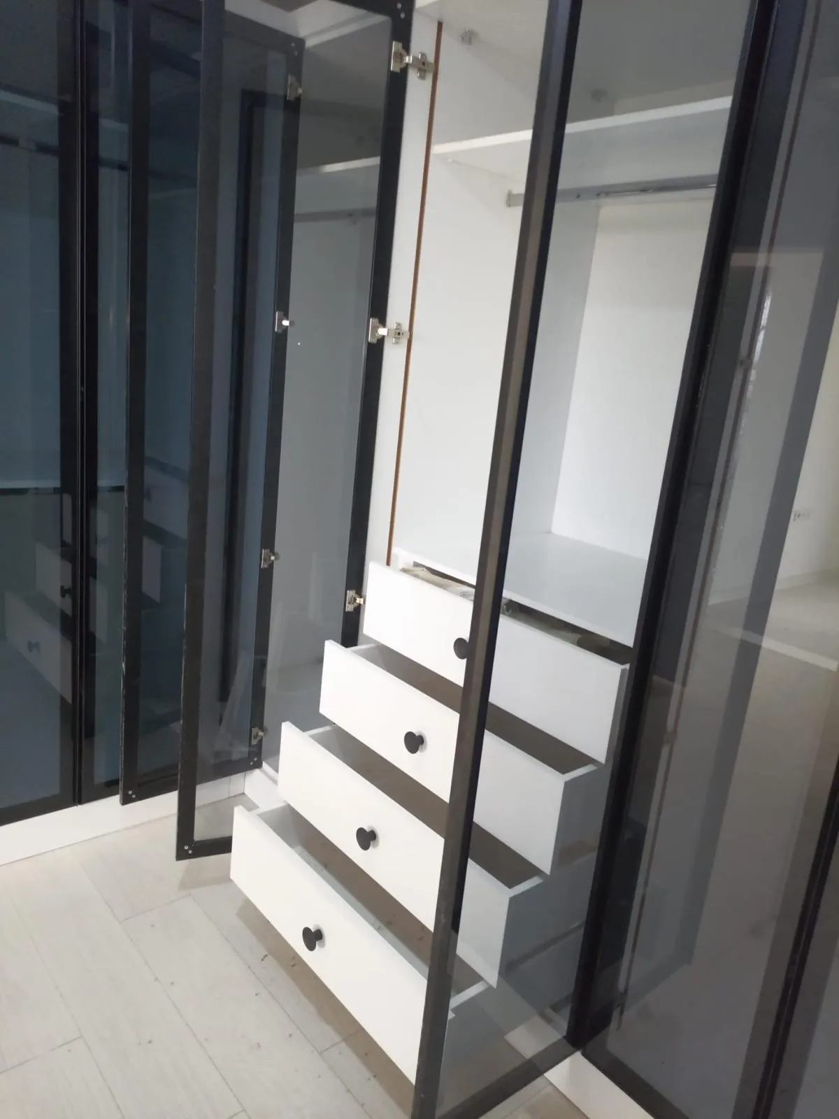 Contemporary Glass-Front Corner Wardrobe, Custom Closet Systems project in Turkey Istanbul — photo 3 of 4