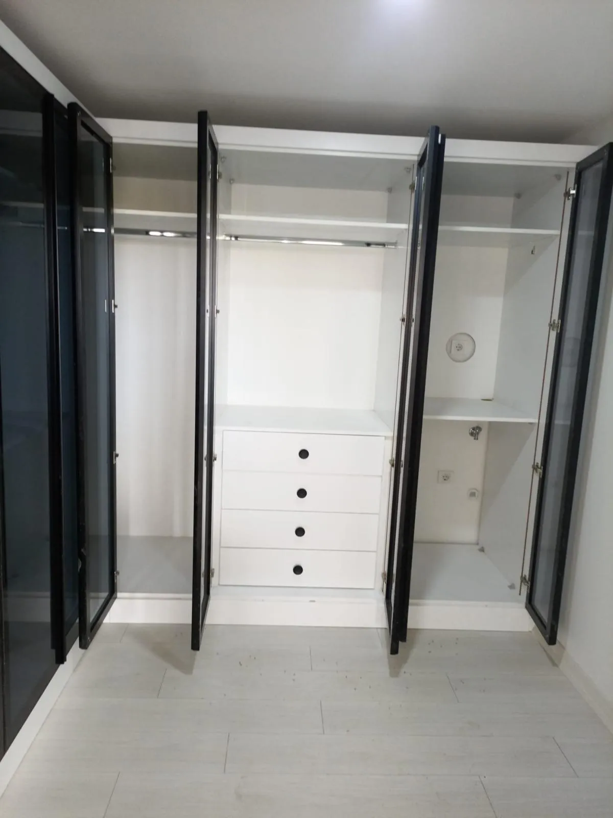 Contemporary Glass-Front Corner Wardrobe, Custom Closet Systems project in Turkey Istanbul — photo 4 of 4