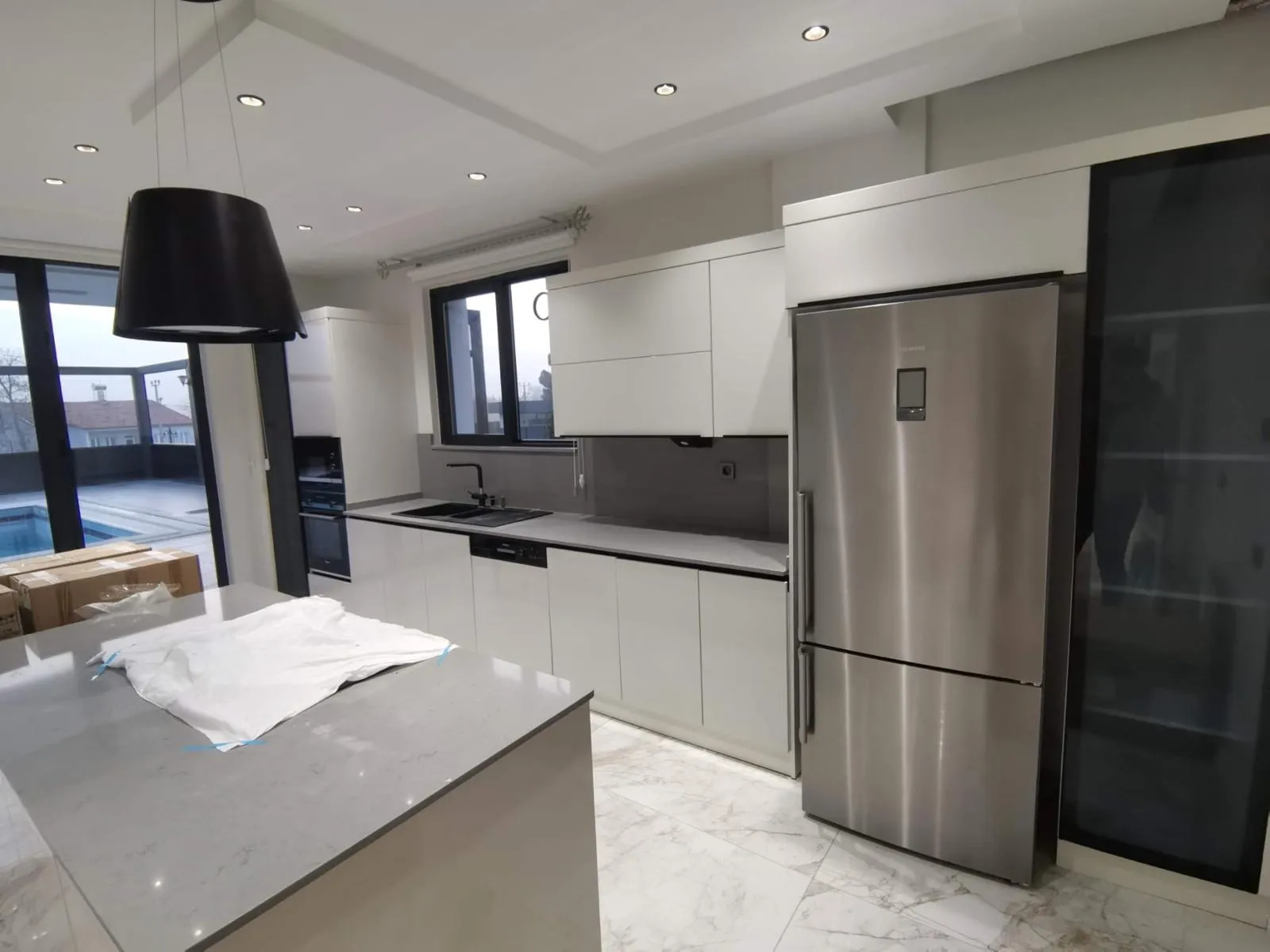 Ultra-Modern Minimalist Kitchen Suite, Kitchen Cabinets & Remodeling project in Turkey Istanbul — photo 3 of 7