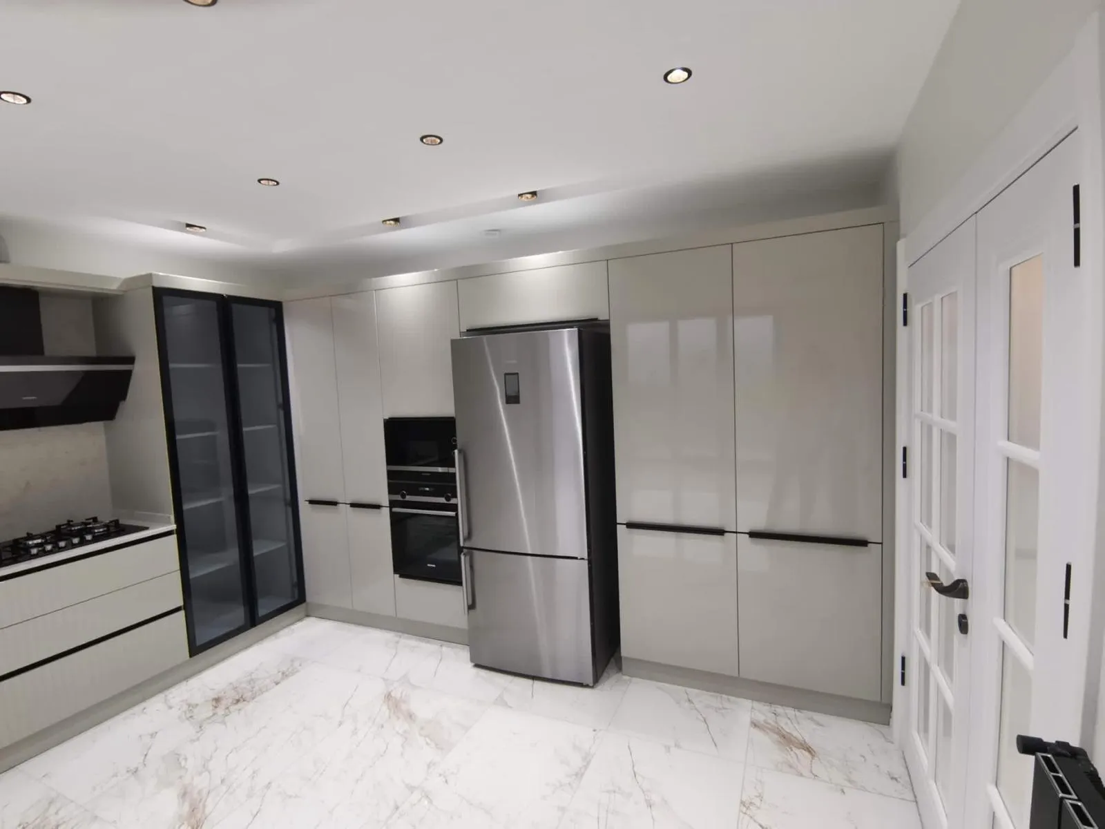 Ultra-Modern Minimalist Kitchen Suite, Kitchen Cabinets & Remodeling project in Turkey Istanbul — photo 7 of 7