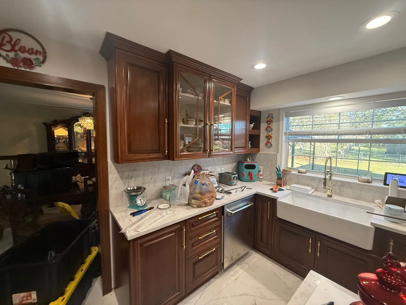 Ornate Mahogany & Marble Traditional Estate Kitchen, Kitchen Cabinets & Remodeling project in Tampa, FL. — photo 3 of 6