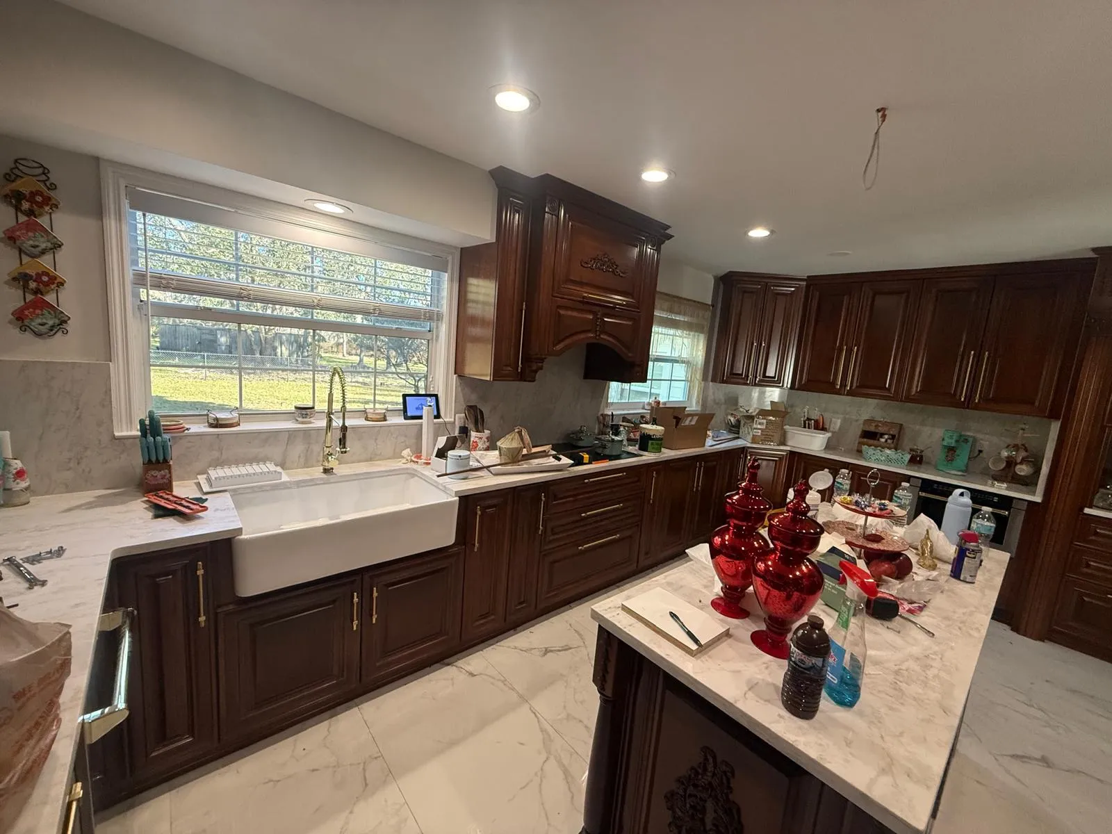 Ornate Mahogany & Marble Traditional Estate Kitchen, Kitchen Cabinets & Remodeling project in Tampa, FL. — photo 4 of 6