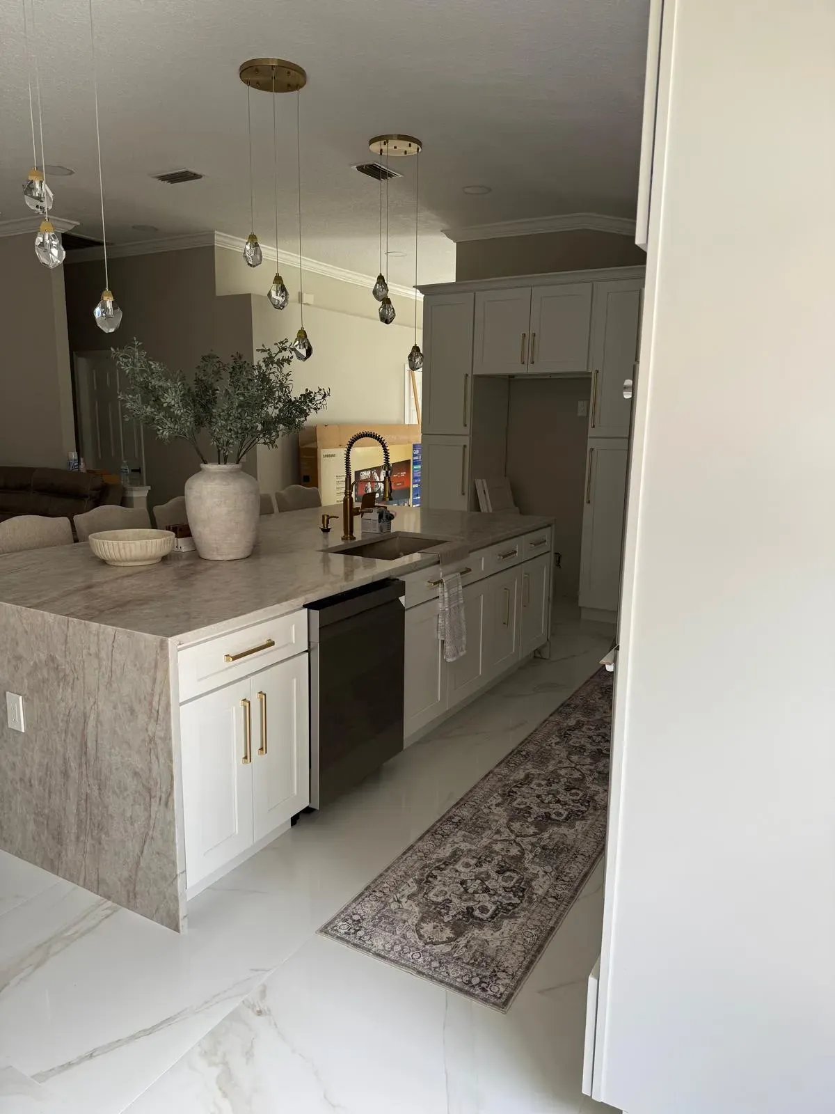 Executive White Shaker Kitchen Remodel & Custom Island in Tampa, Kitchen Cabinets & Remodeling project in Tampa,FL. — photo 2 of 6