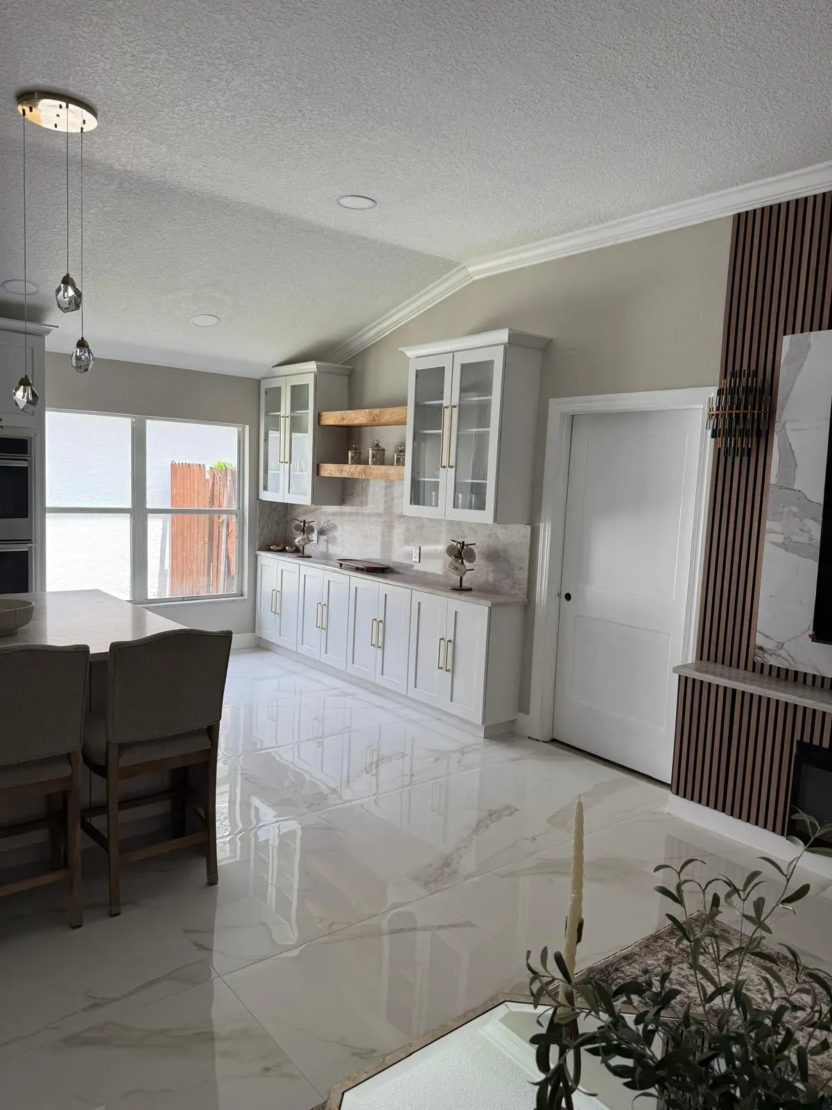 Executive White Shaker Kitchen Remodel & Custom Island in Tampa, Kitchen Cabinets & Remodeling project in Tampa,FL. — photo 5 of 6